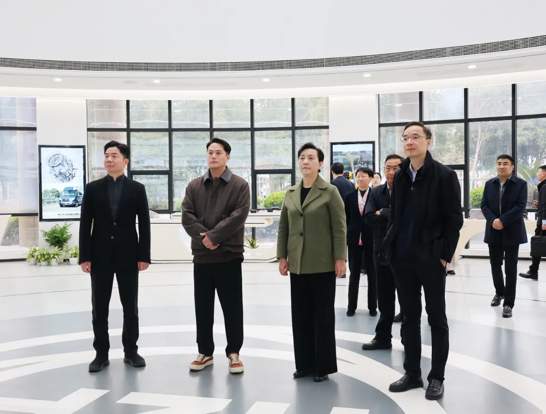 中国人民政治協商会議（政協）杭州市委員会主席の王文修氏が趙峰有限公司を調査。